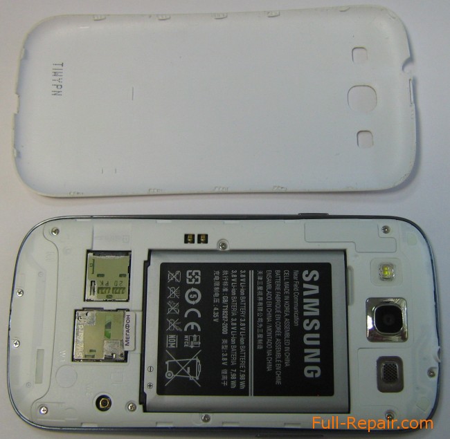 Samsung Galaxy S3, the back cover is removed