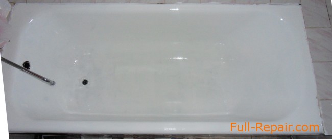Bath, covered with the first layer of enamel