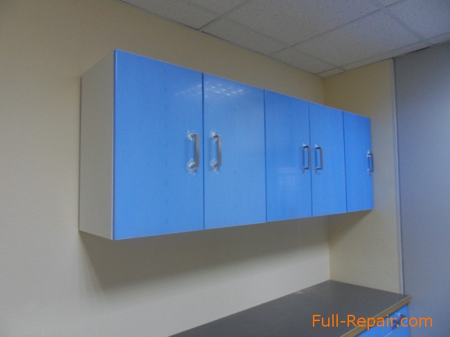 Vse cabinets successfully povesheny