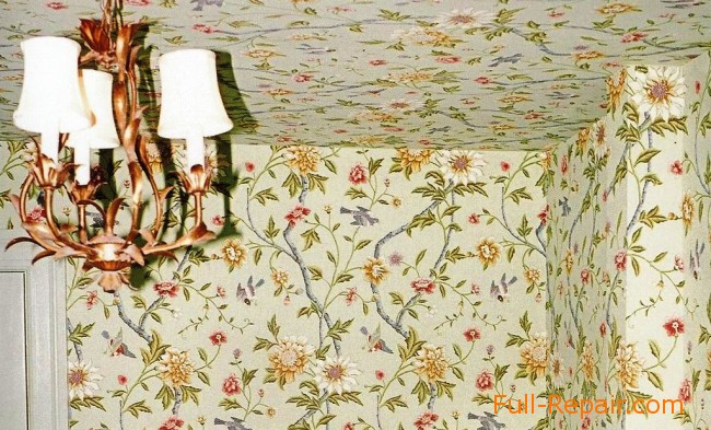 he same wallpaper on ceiling and on alls