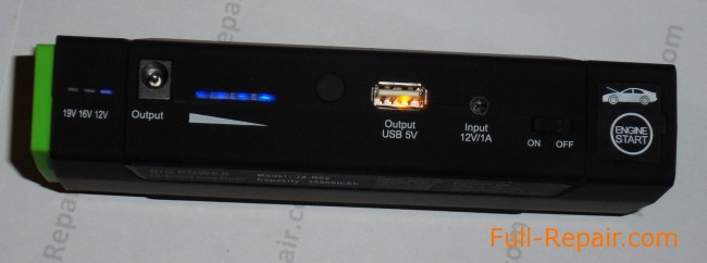 Side view with connectors (device is turned on)