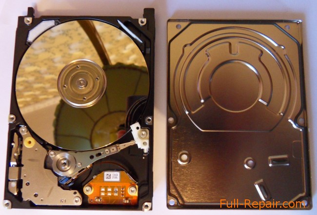 Hard disk SATA 2.5 inch from the laptop, the top cover removed
