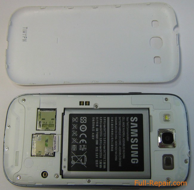 Samsung Galaxy S3, the back cover is removed