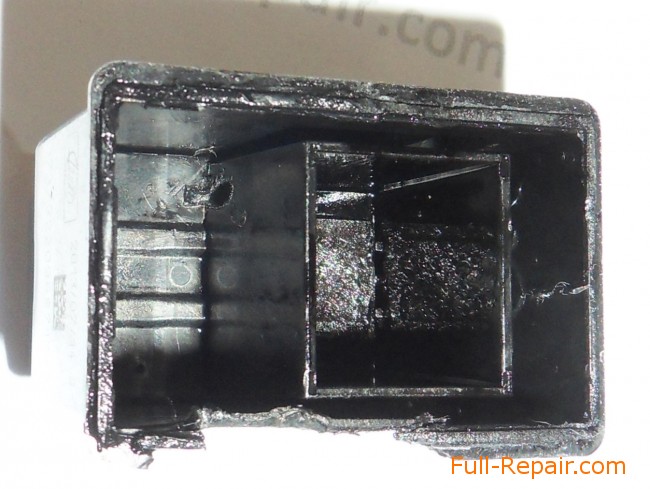 Hole in the small ink chamber Hole in the small ink chamber