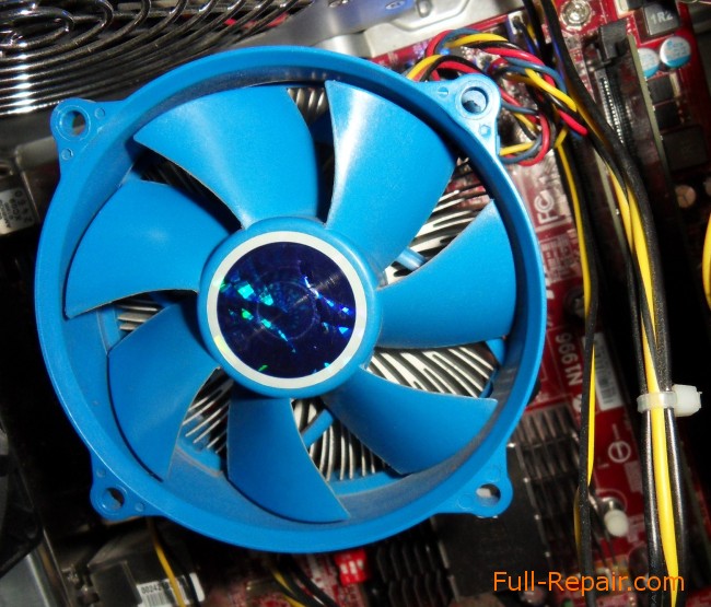  CPU cooler is connected via four-pin 