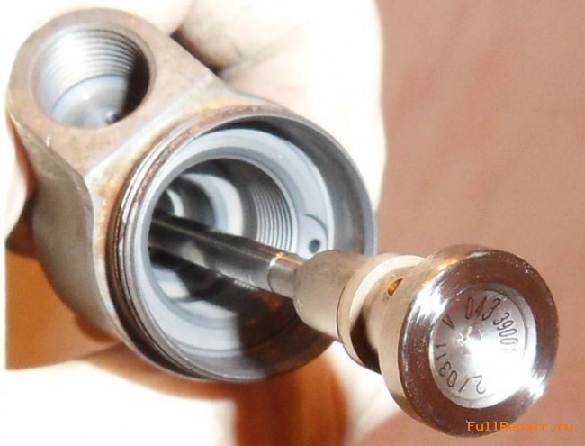 We put in the injector body the rod and control chamber We put in the injector body the rod and control chamber