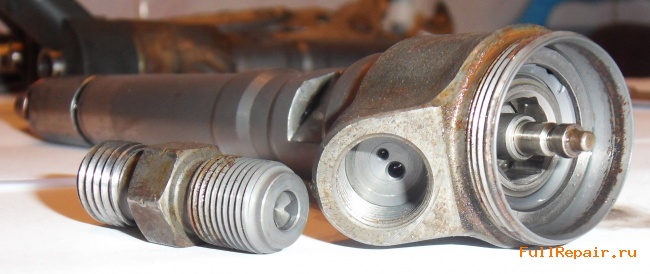 Twisted off fuel pick-up fitting Twisted off fuel pick-up fitting