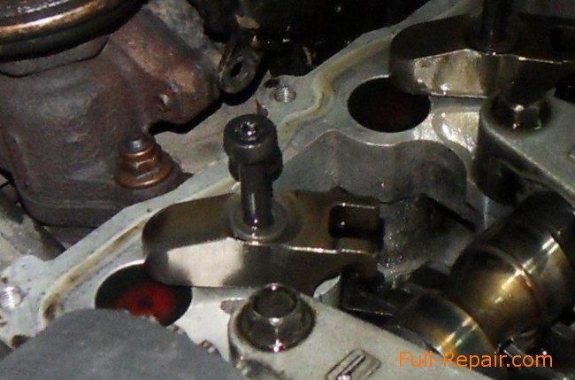 nozzle holder with a screw in the position of removing the nozzle. He moves to the right in the holding position. nozzle holder with a screw in the position of removing the nozzle. he moves to the right in the holding position.