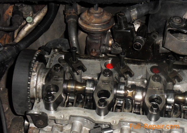 The EGR valve on the engine CRDI while removing the valve cover.