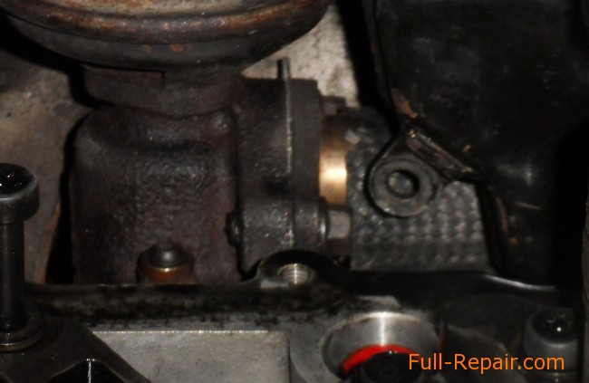 The EGR valve on the engine CRDI while removing the valve cover.