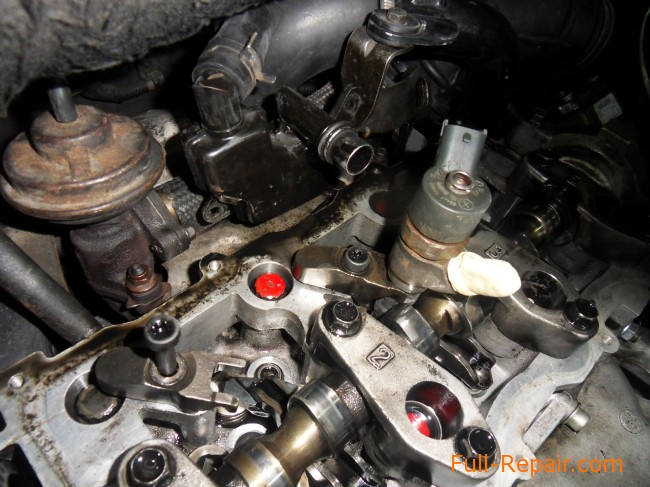 The EGR valve CRDI engine on while removing the valve cover 