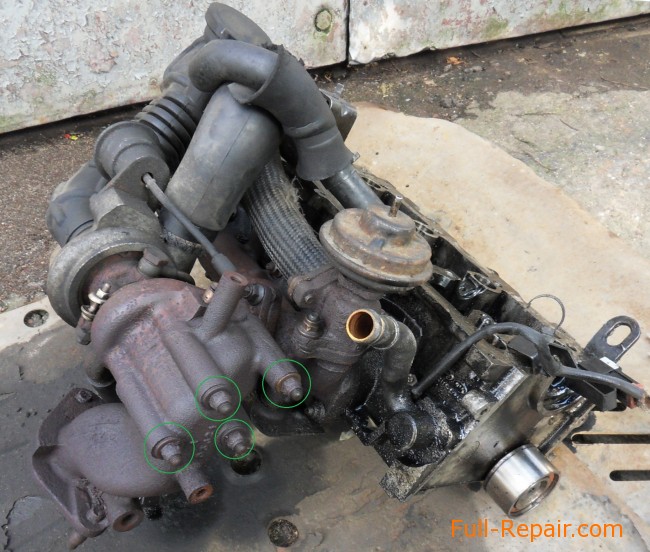 The EGR valve on the cylinder head removed The EGR valve on the cylinder head removed