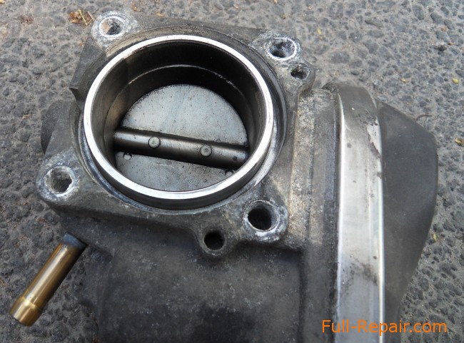 Previous throttle, the view from below remove the throttle valve, the view from the bottom
