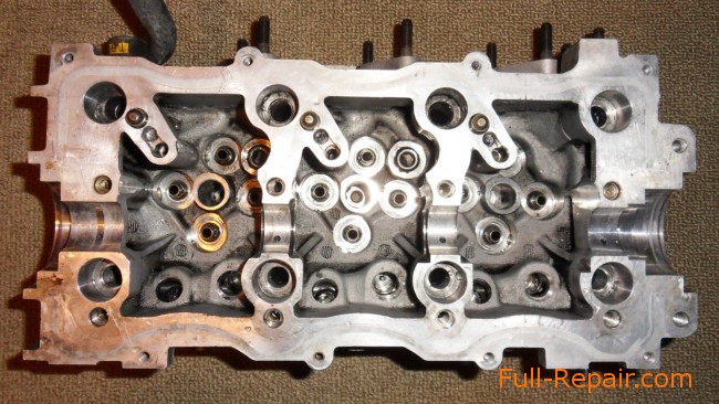 Clean cylinder head, top view