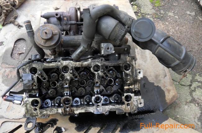 The cylinder head with the exhaust manifold