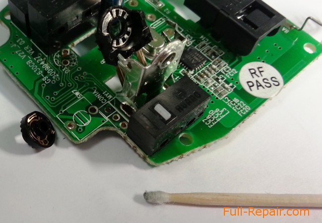 sensing element and a toothpick with cotton wool. sensing element and a toothpick with cotton wool.